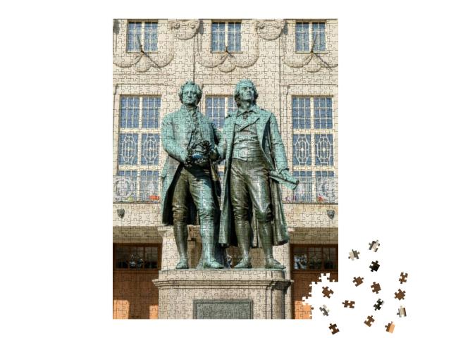 Puzzle 1000 Teile „Denkmal für Goethe und Schiller vor dem Nationaltheater in Weimar“