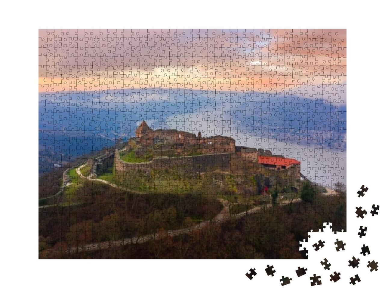 Puzzle 1000 Teile „Burg von Visegrad an einem stimmungsvollen Wintermorgen, Ungarn“
