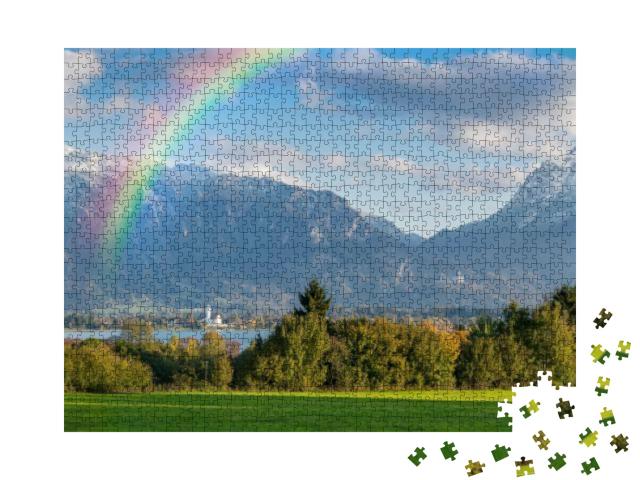 Puzzle 1000 Teile „Herbstliches Landschaftspanorama mit Regenbogen über dem Forggensee“