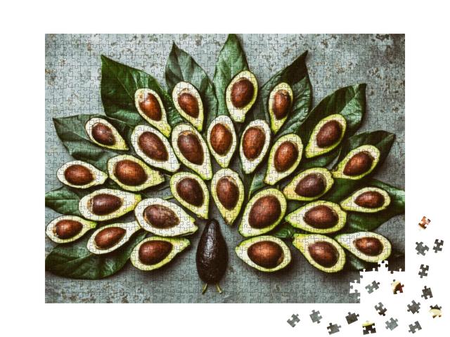Puzzle 1000 Teile „Pfau aus Avocadopalta und Avocadobaumblättern“