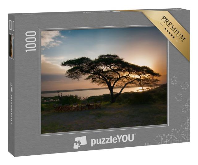 Puzzle 1000 Teile „Tourist benutzt das Plumpsklo im Busch, Serengeti, Tansania, Afrika“
