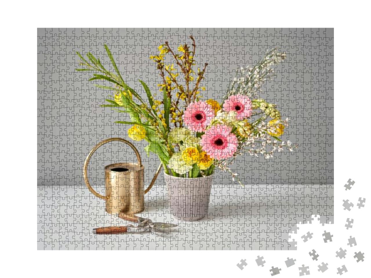 Puzzle 1000 Teile „Frische Schnittblumen mit goldener Gießkanne“
