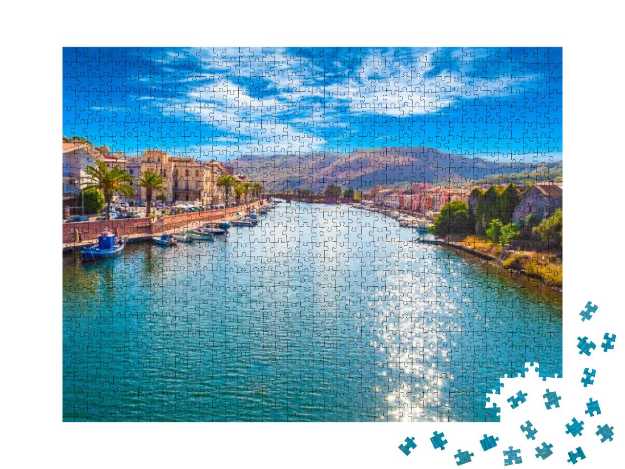 Puzzle 1000 Teile „Dorf Bosa am Fluss Temo, bewölkter Tag, Sardinien“