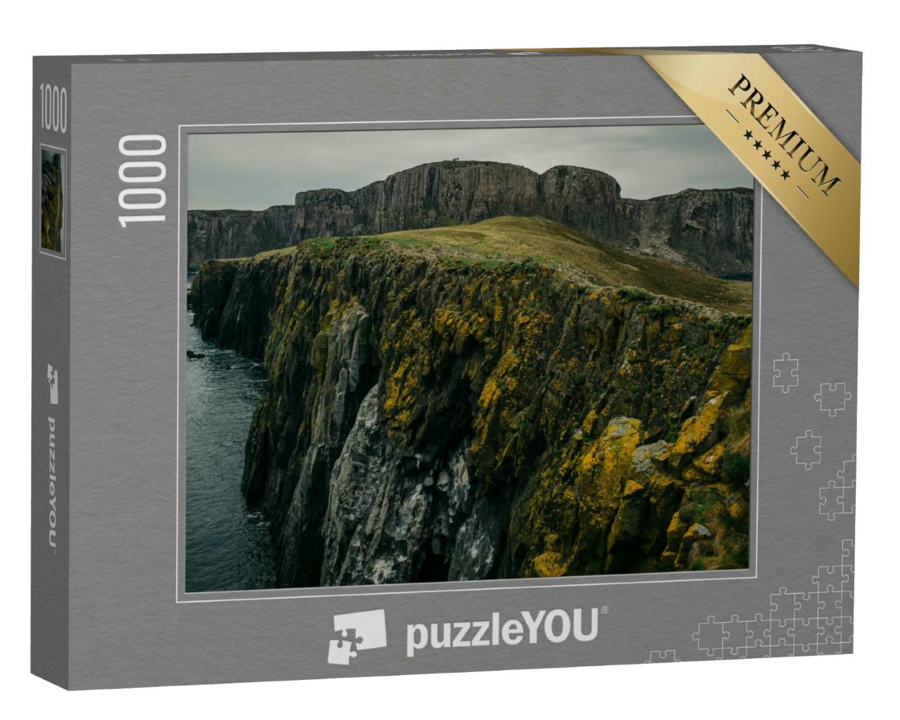 Puzzle 1000 Teile „Klippen mit orangem Moos am Meer: Isle of Skye, Schottland“