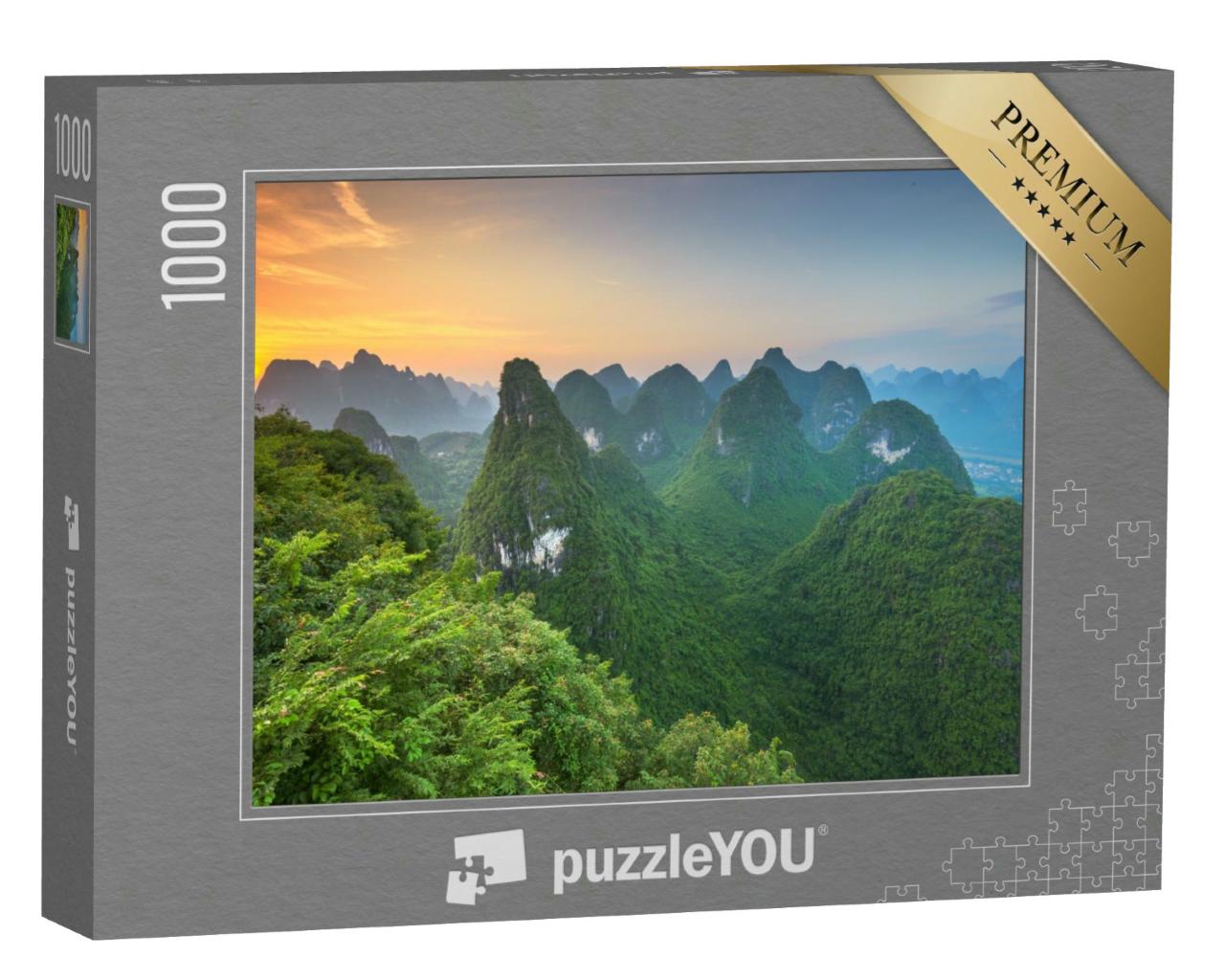 Puzzle 1000 Teile „Morgendämmerung über den Karstbergen von Xingping, China“