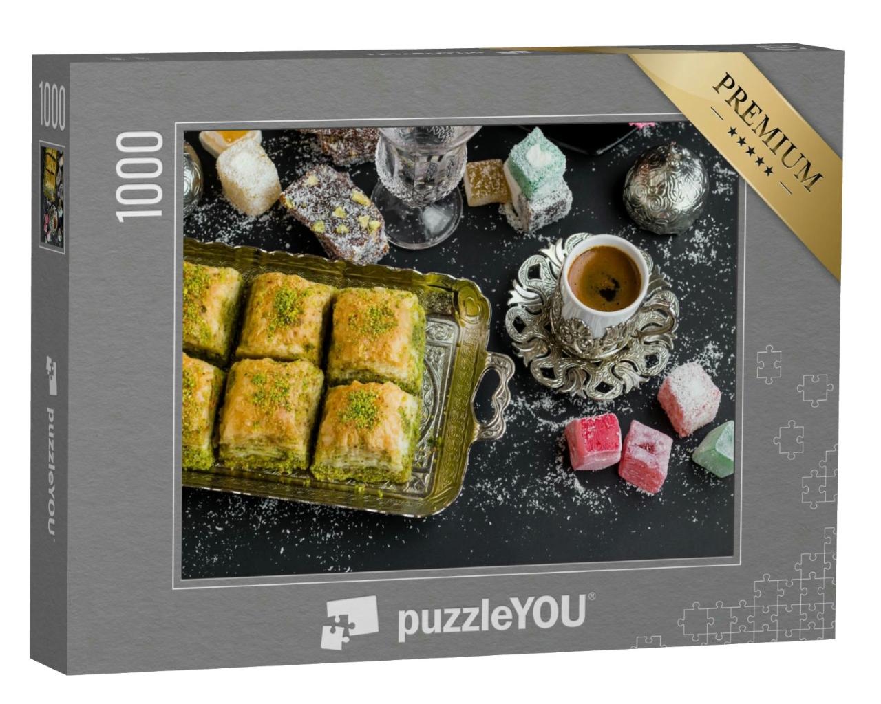 Puzzle 1000 Teile „Baklava mit Pistazien, ein traditionelles türkisches Gebäck mit Kaffee“