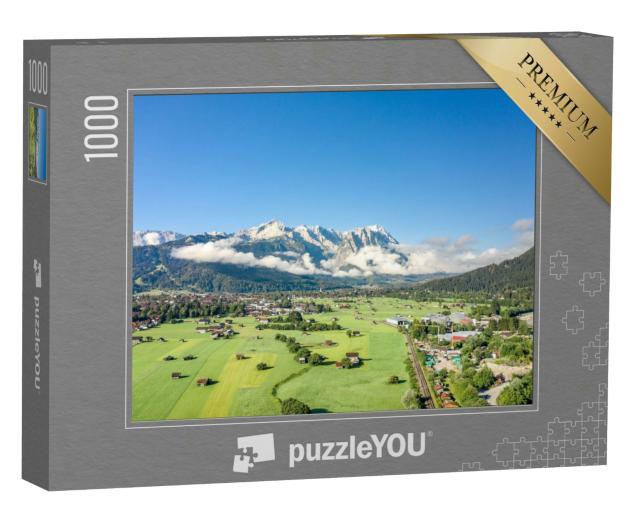 Puzzle 1000 Teile „Garmisch-Partenkirchen mit Blick auf die Zugspitze im Nebel“
