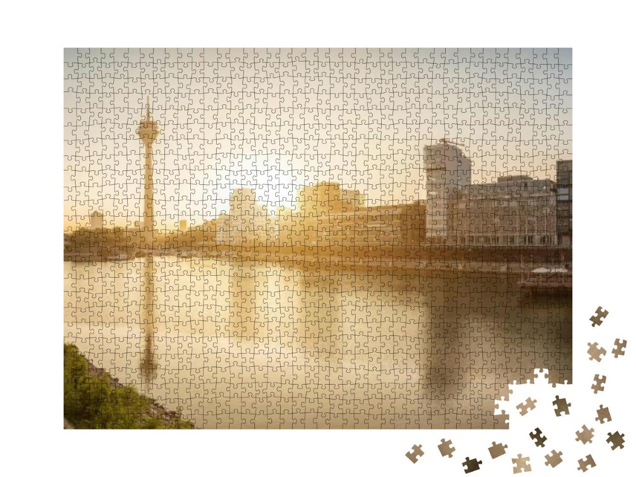 Puzzle 1000 Teile „Sonnenaufgang über Düsseldorf, Hauptstadt von Nordrhein-Westfalen“