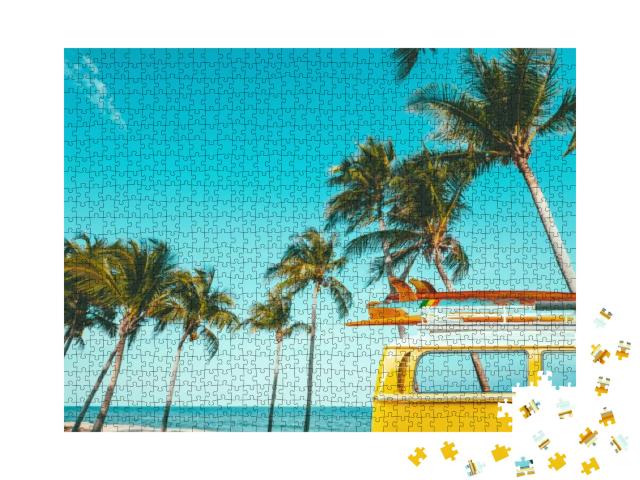 Puzzle 1000 Teile „Oldtimer mit Surfbrett am tropischen Strand“