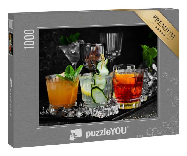 Puzzle 1000 Teile „Set von bunten Cocktails in Gläsern an der Bar“