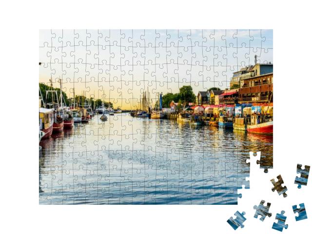 Puzzle 200 Teile „Kanal mit Schiffen und Ostsee in Warnemünde, Rostock, Deutschland“