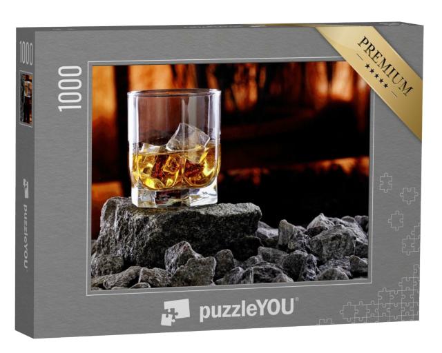 Puzzle 1000 Teile „Glas mit Whiskey mit Sonnenuntergang “