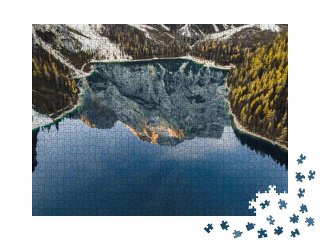 Puzzle 1000 Teile „Herbstlandschaft des Pragser Wildsees am Morgen, Dolomiten, Italien“