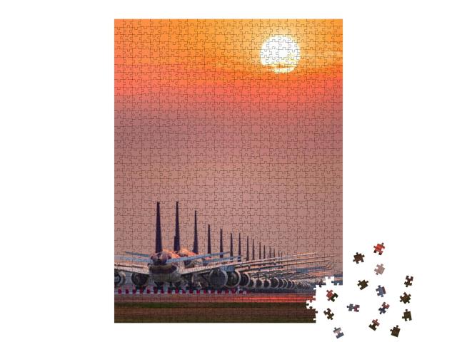 Puzzle 1000 Teile „Perfekt geparkte Flugzeuge im Sonnenuntergang“
