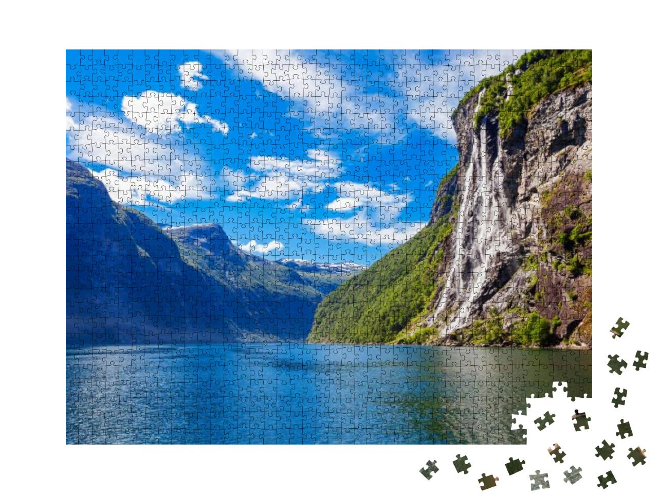 Puzzle 1000 Teile „Sieben-Schwestern-Wasserfall über dem Geirangerfjord, Geiranger, Norwegen“