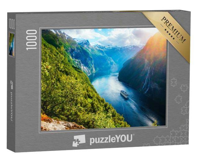 Puzzle 1000 Teile „Blick auf Sunnylvsfjorden: Fjord mit Kreuzfahrtschiff und Wasserfall, Norwegen“