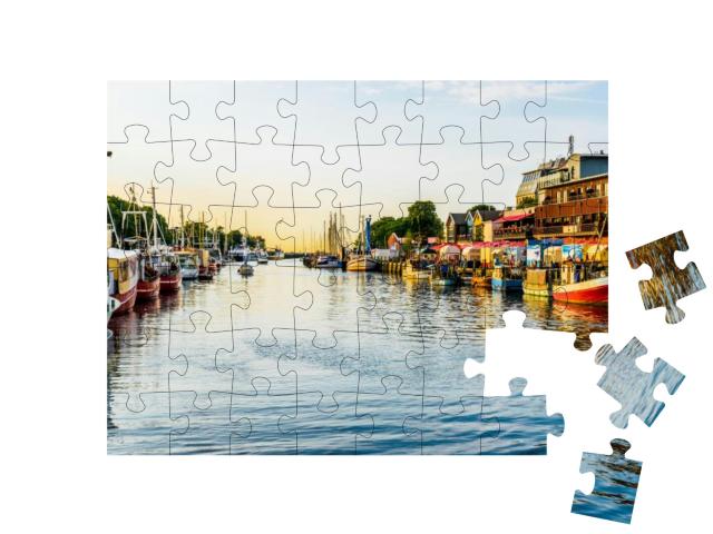 Puzzle 48 Teile „Kanal mit Schiffen und Ostsee in Warnemünde, Rostock, Deutschland“