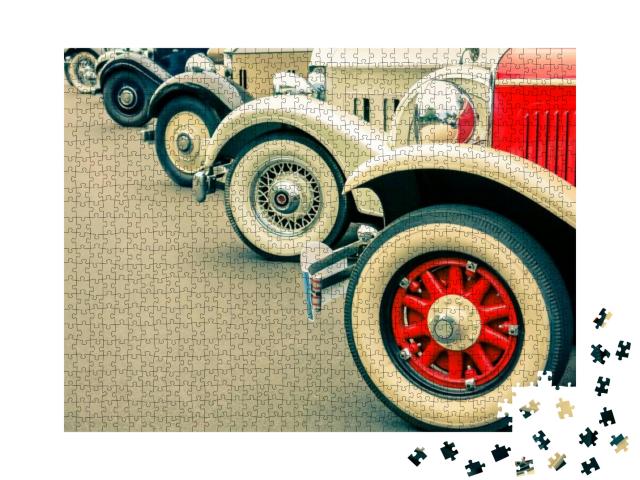 Puzzle 1000 Teile „Oldtimer mit Weißwandreifen, geparkt in einer Reihe“