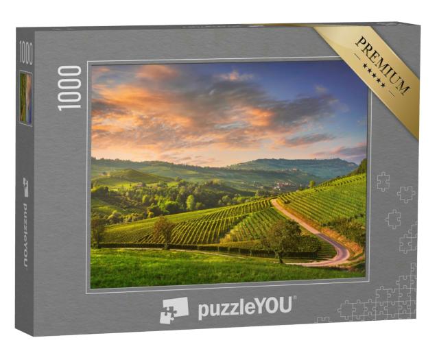 Puzzle 1000 Teile „Sonnenuntergangspanorama der Weinberge der Langhe, Barolo und La Morra, Piemont“