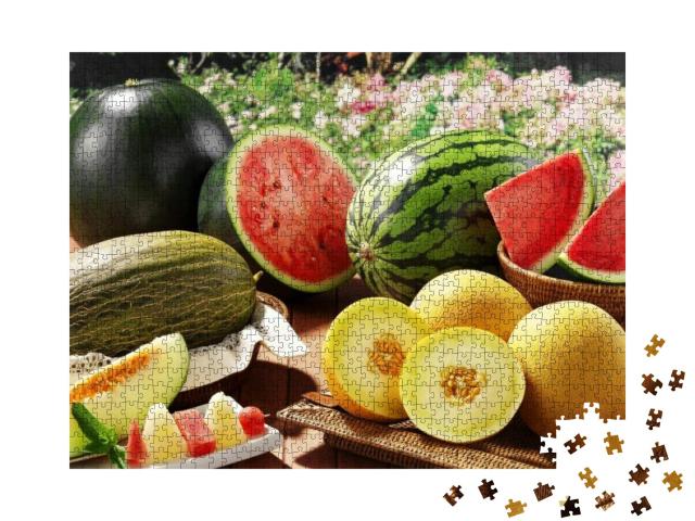 Puzzle 1000 Teile „Gartentisch mit frischen Melonen und Wassermelonen“