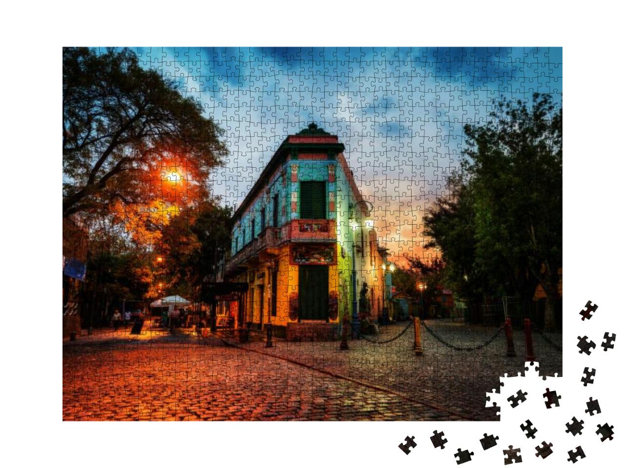 Puzzle 1000 Teile „Öffentlicher Platz in La Boca bei Sonnenuntergang, Buenos Aires, Argentinien“