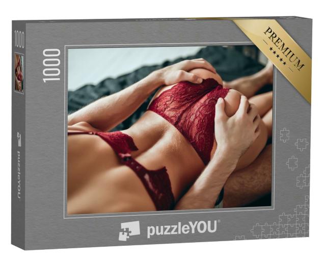 Puzzle 1000 Teile „Leidenschaftliches Paar beim Liebesspiel im Bett“